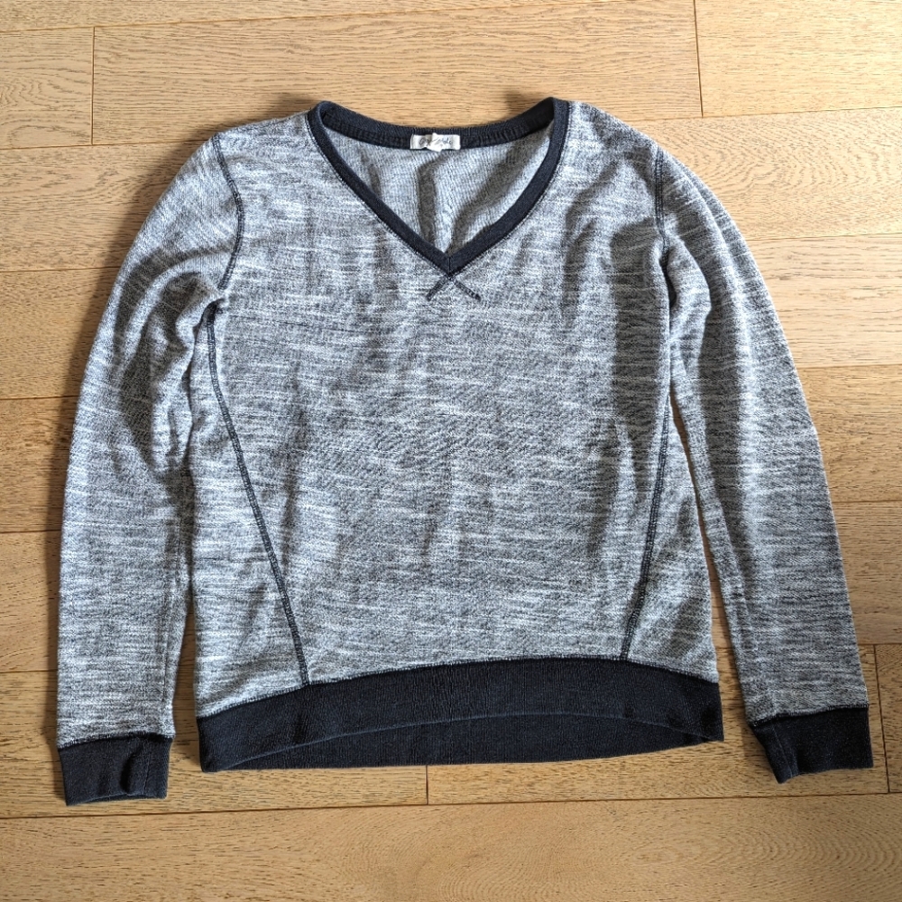 Aeropostale grey sweatshirt, size medium